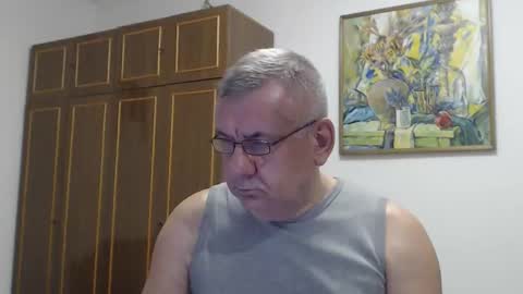 Snapshot of machomale3 chatting on 09-25-25, 04:43 Macho online show from 09-25-25, 04:43