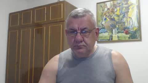 Snapshot of machomale3 chatting on 10-12-25, 08:19 Macho online show from 10-12-25, 08:19