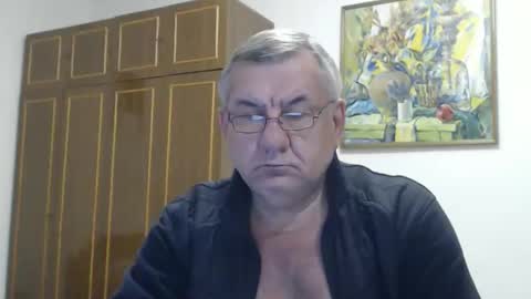 Snapshot of machomale3 chatting on 11-28-25, 05:37 Macho online show from 11-28-25, 05:37