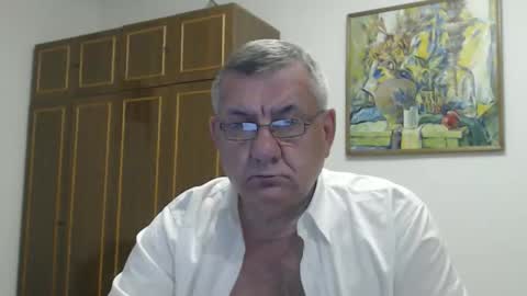 Snapshot of machomale3 chatting on 12-17-25, 10:05 Macho online show from 12-17-25, 10:05