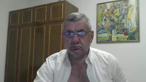 Snapshot of machomale3 chatting on 12-20-25, 03:19 Macho online show from 12-20-25, 03:19