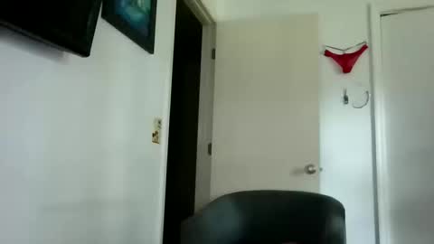 Snapshot of mackdocc001 chatting on 10-19-25, 01:56 mackdocc001 online show from 10-19-25, 01:56