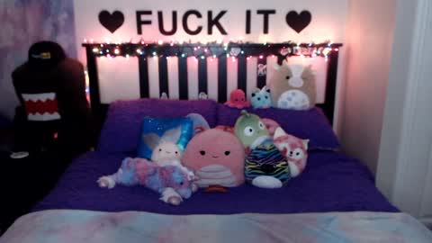 Mackenzie Wolfe online show from 12-18-24, 07:04