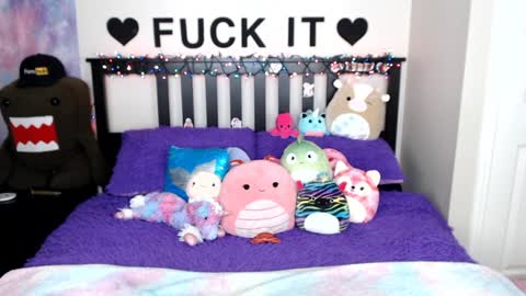 Mackenzie Wolfe online show from 12-24-24, 07:17