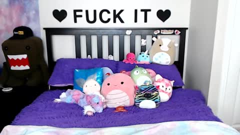 Mackenzie Wolfe online show from 02-25-25, 08:36