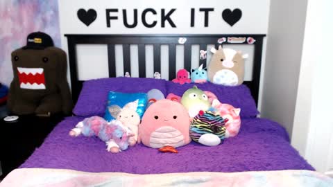 Mackenzie Wolfe online show from 09-15-25, 05:51