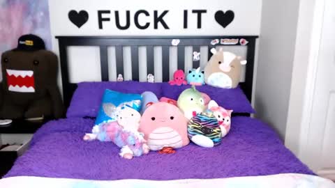 Mackenzie Wolfe online show from 09-29-25, 06:29