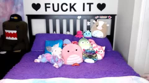 Mackenzie Wolfe online show from 10-09-25, 03:04