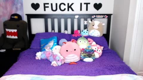 Mackenzie Wolfe online show from 10-13-25, 02:55