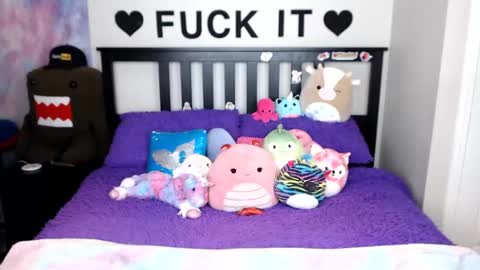 Mackenzie Wolfe online show from 10-18-25, 03:53