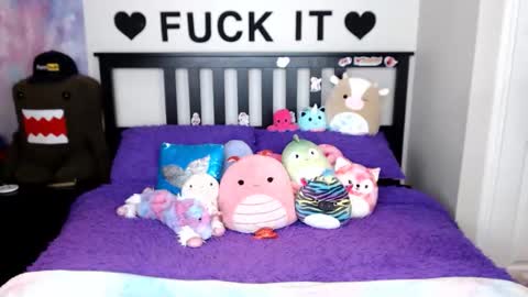 Mackenzie Wolfe online show from 11-30-25, 03:10