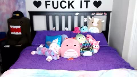 Mackenzie Wolfe online show from 12-18-25, 05:35