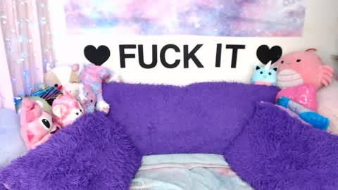 Mackenzie Wolfe online show from 04-30-26, 04:08