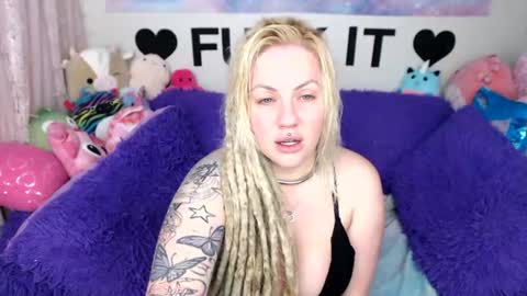 Mackenzie Wolfe online show from 07-21-26, 05:10