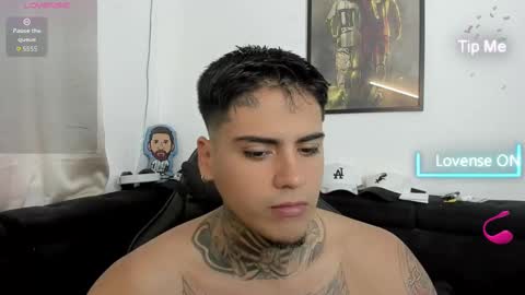 Snapshot of mad_maxxx1 chatting on 11-23-25, 01:44 max online show from 11-23-25, 01:44