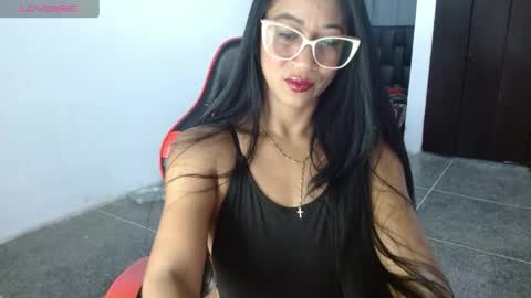 Snapshot of madam_klauss chatting on 05-06-26, 07:02 EMILY online show from 05-06-26, 07:02