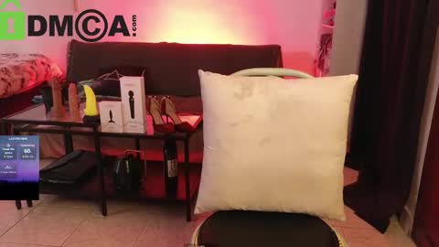 Snapshot of madame_lia chatting on 09-28-25, 01:27 Madame La online show from 09-28-25, 01:27