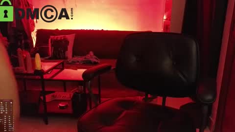 Snapshot of madame_lia chatting on 10-18-25, 09:54 Madame La online show from 10-18-25, 09:54