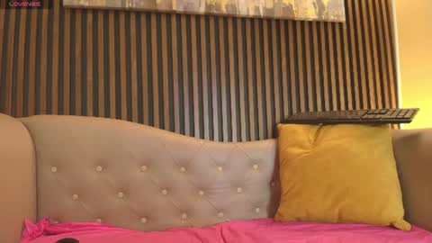 Snapshot of madame_mature1 chatting on 07-09-26, 02:43 Madame online show from 07-09-26, 02:43