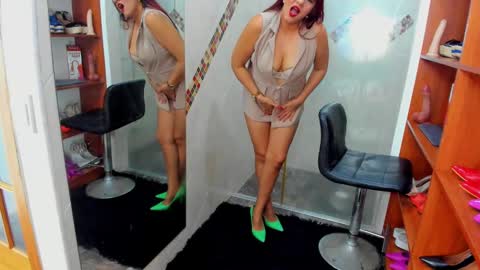 Snapshot of madameheels_ chatting on 02-23-25, 02:35 Madame Carla online show from 02-23-25, 02:35