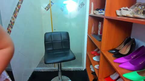 Snapshot of madameheels_ chatting on 03-04-25, 11:40 Madame Carla online show from 03-04-25, 11:40