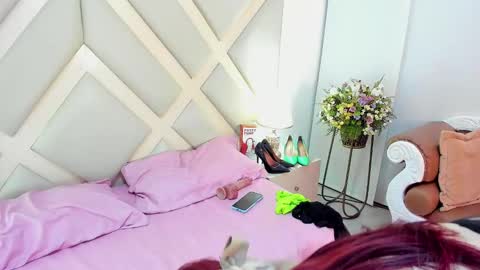 Snapshot of madameheels_ chatting on 03-10-25, 02:37 Madame Carla online show from 03-10-25, 02:37