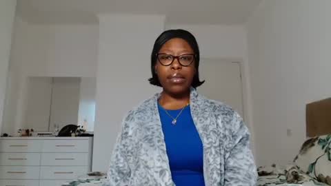 Snapshot of madamindigo chatting on 12-18-25, 02:12 YourMadamIndigo online show from 12-18-25, 02:12