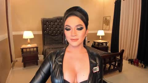 Snapshot of madammistressdominatrixxx chatting on 03-08-25, 03:17 Alison Kloss online show from 03-08-25, 03:17