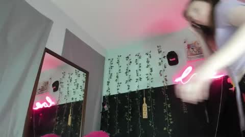 Maddi Avalon online show from 12-21-25, 07:15