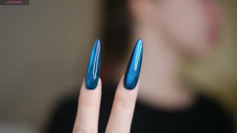 Maddi online show from 11-19-25, 01:16