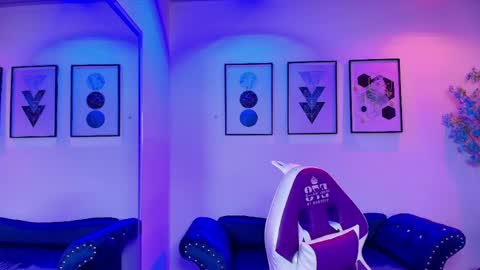 maddie_t18 online show from 03-30-26, 11:44