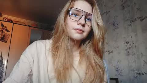 Snapshot of maddiecager chatting on 03-03-26, 06:19 Emma online show from 03-03-26, 06:19