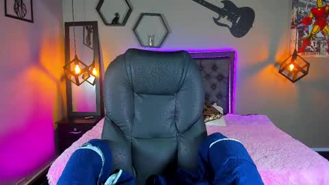 Maddie online show from 03-01-25, 02:23