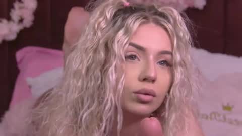 Snapshot of maddisonblush chatting on 07-16-26, 05:02 Maddison online show from 07-16-26, 05:02