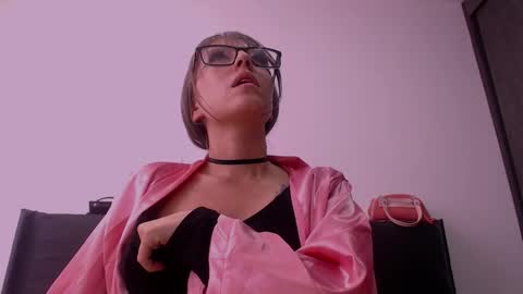 Snapshot of maddy_14 chatting on 11-18-25, 09:19 Maddy UwU online show from 11-18-25, 09:19