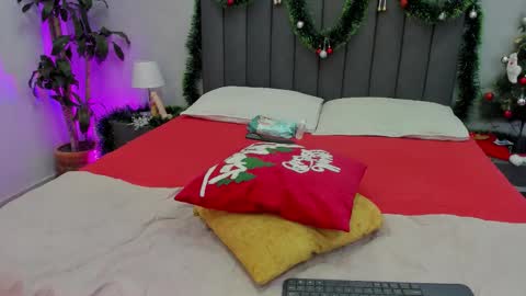 Snapshot of maddy__moon chatting on 12-20-25, 05:14 Maddy Moon online show from 12-20-25, 05:14