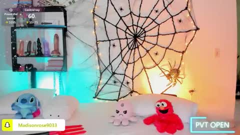 Snapshot of maddy_rose12 chatting on 10-14-25, 04:30 Maddy rose12 online show from 10-14-25, 04:30