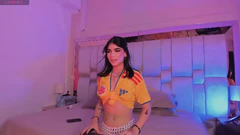 Snapshot of maddyperez8 chatting on 07-08-26, 01:10 BELLA online show from 07-08-26, 01:10