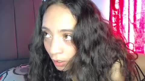 Snapshot of madelainee_buk chatting on 02-19-25, 07:59 Buk online show from 02-19-25, 07:59