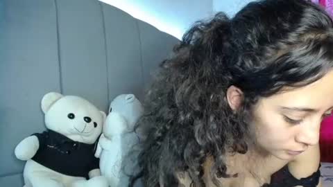 Snapshot of madelainee_buk chatting on 02-24-25, 09:09 Buk online show from 02-24-25, 09:09