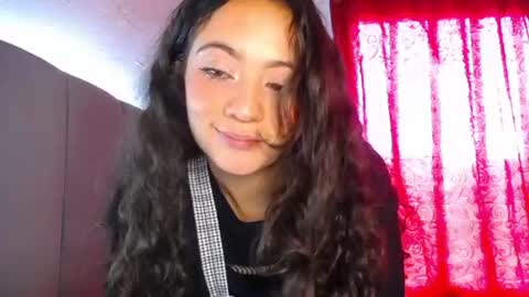 Snapshot of madelainee_buk chatting on 03-10-25, 09:18 Buk online show from 03-10-25, 09:18