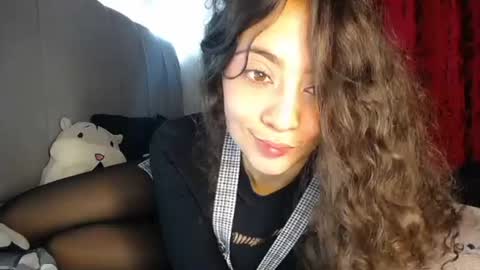 Snapshot of madelainee_buk chatting on 03-11-25, 12:22 Buk online show from 03-11-25, 12:22