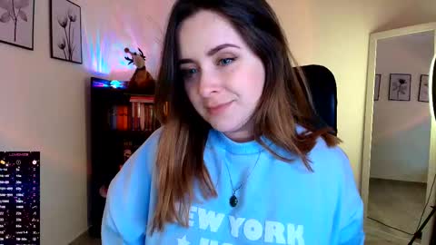 Snapshot of madelamee chatting on 12-01-25, 11:32 madelamee online show from 12-01-25, 11:32