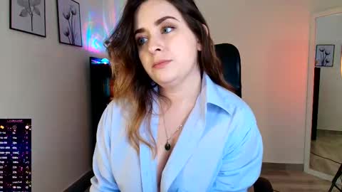 Snapshot of madelamee chatting on 01-11-26, 10:26 madelamee online show from 01-11-26, 10:26