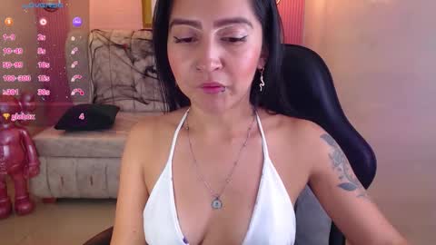 Snapshot of madhison_klain_s chatting on 10-22-25, 10:31 Madhison online show from 10-22-25, 10:31