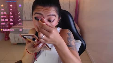 Snapshot of madhison_klain_s chatting on 10-28-25, 09:06 Madhison online show from 10-28-25, 09:06