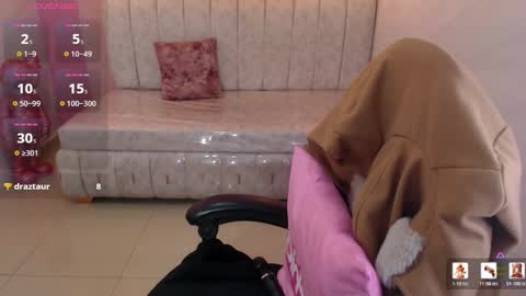 Snapshot of madhison_klain_s chatting on 02-25-26, 08:18 Madhison online show from 02-25-26, 08:18