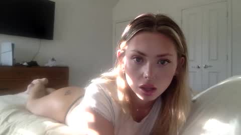 Snapshot of madirose69 chatting on 10-28-25, 02:09 mari rose online show from 10-28-25, 02:09