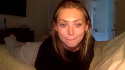 Snapshot of madirose69 chatting on 11-01-25, 10:23 mari rose online show from 11-01-25, 10:23