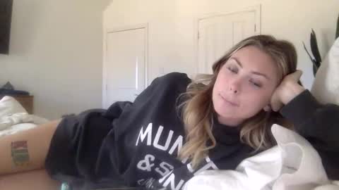 Snapshot of madirose69 chatting on 11-06-25, 03:13 mari rose online show from 11-06-25, 03:13